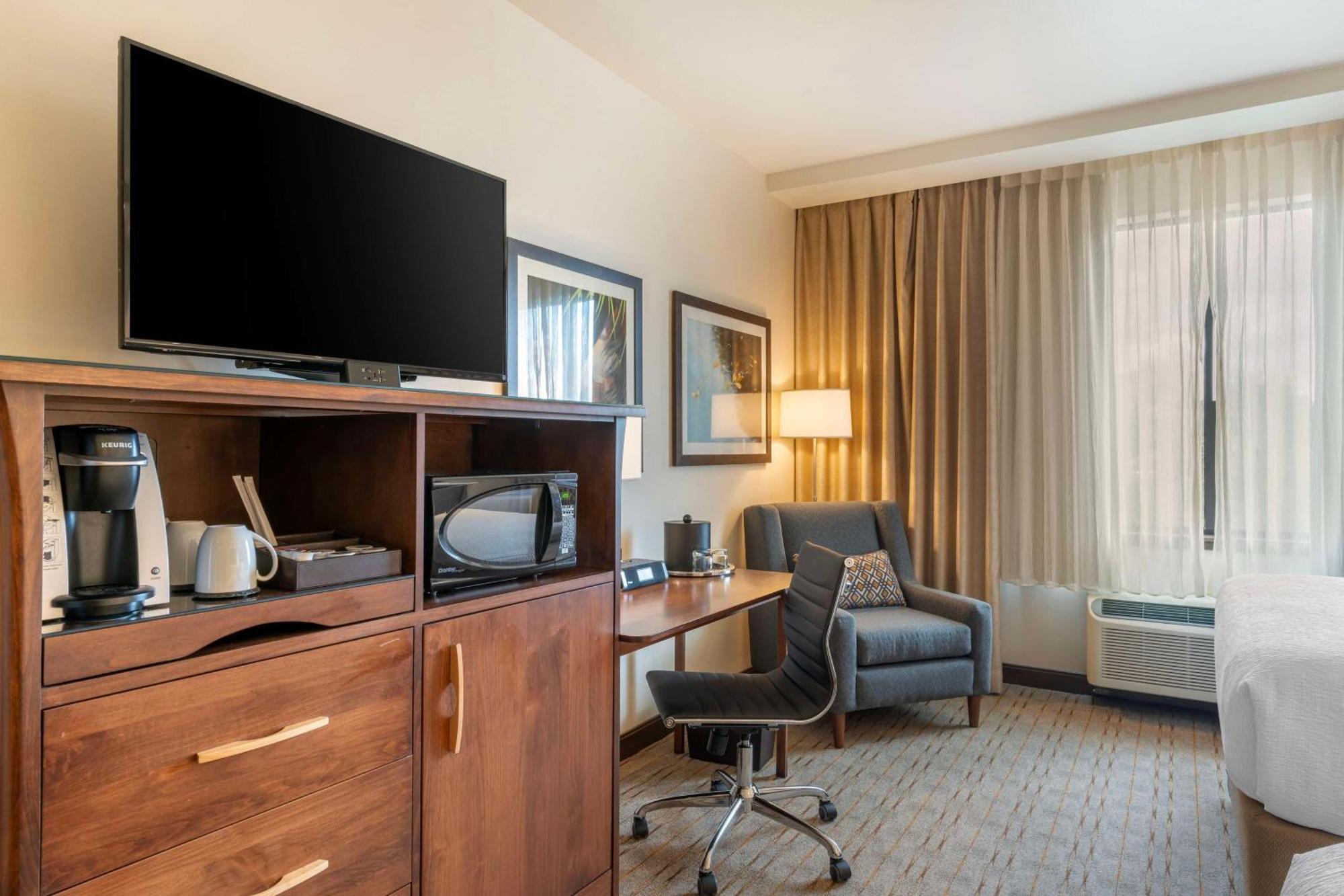 Best Western Premier Boulder Falls Inn Лебанон Екстериор снимка