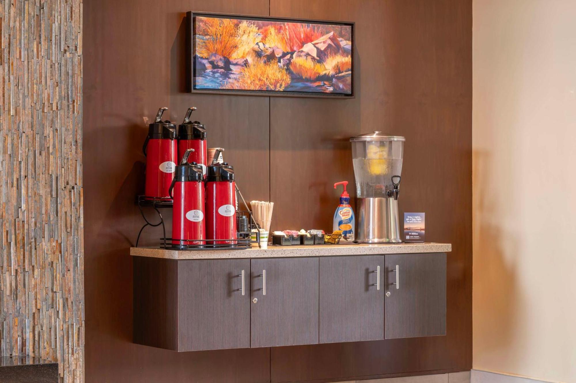 Best Western Premier Boulder Falls Inn Лебанон Екстериор снимка