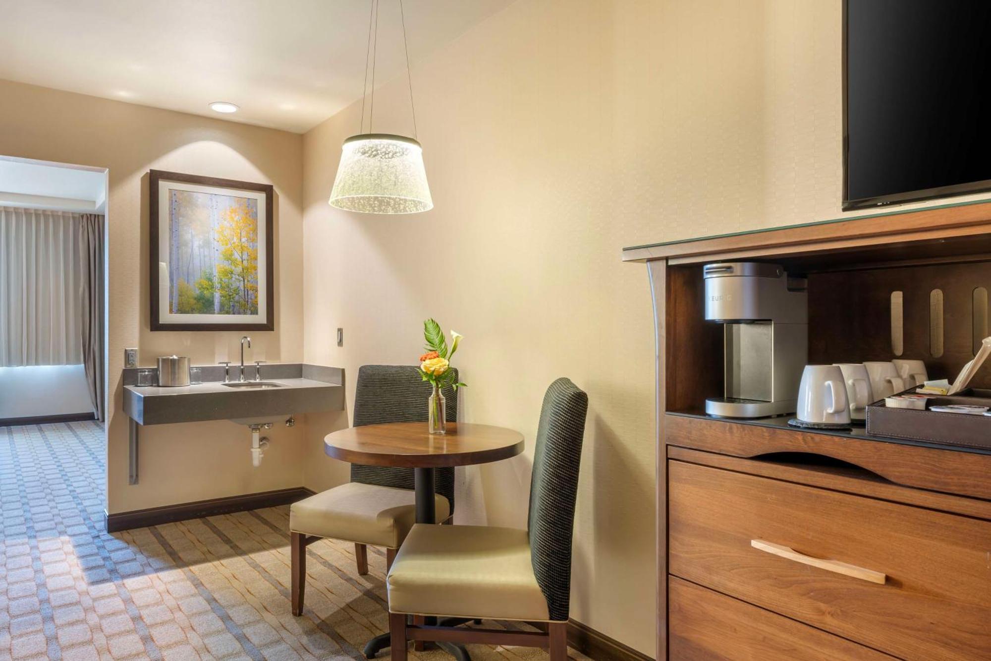 Best Western Premier Boulder Falls Inn Лебанон Екстериор снимка