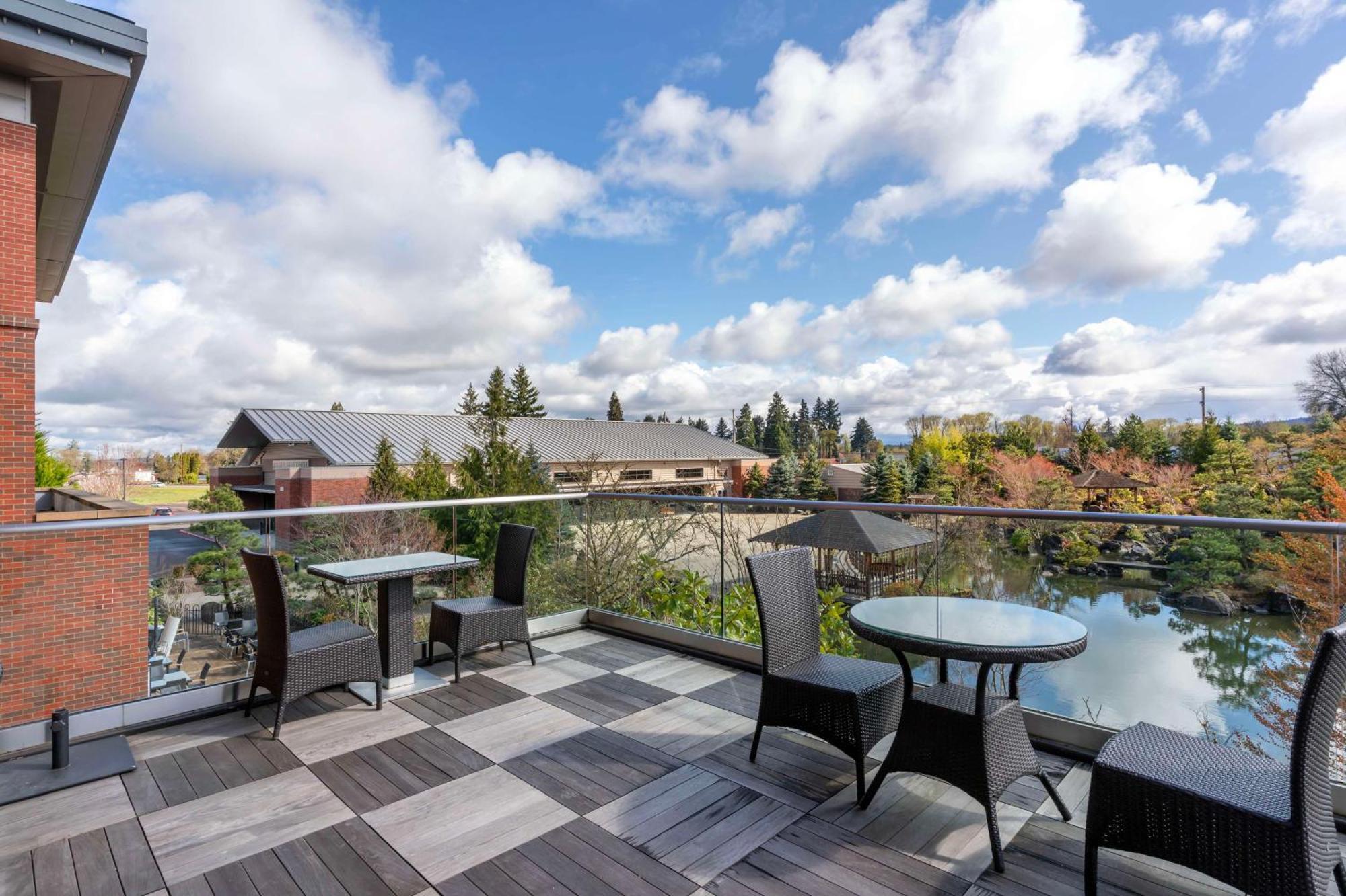 Best Western Premier Boulder Falls Inn Лебанон Екстериор снимка