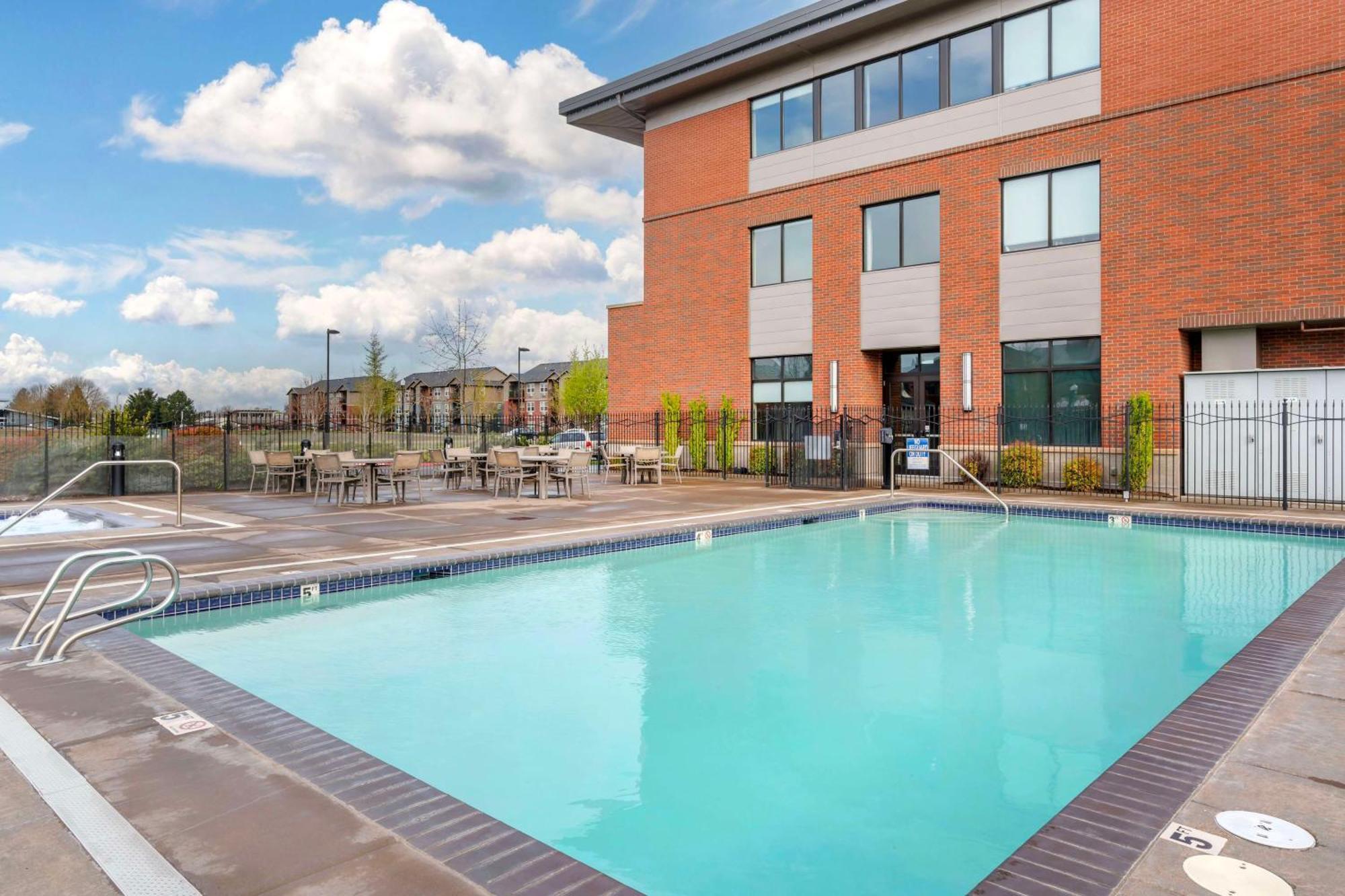Best Western Premier Boulder Falls Inn Лебанон Екстериор снимка
