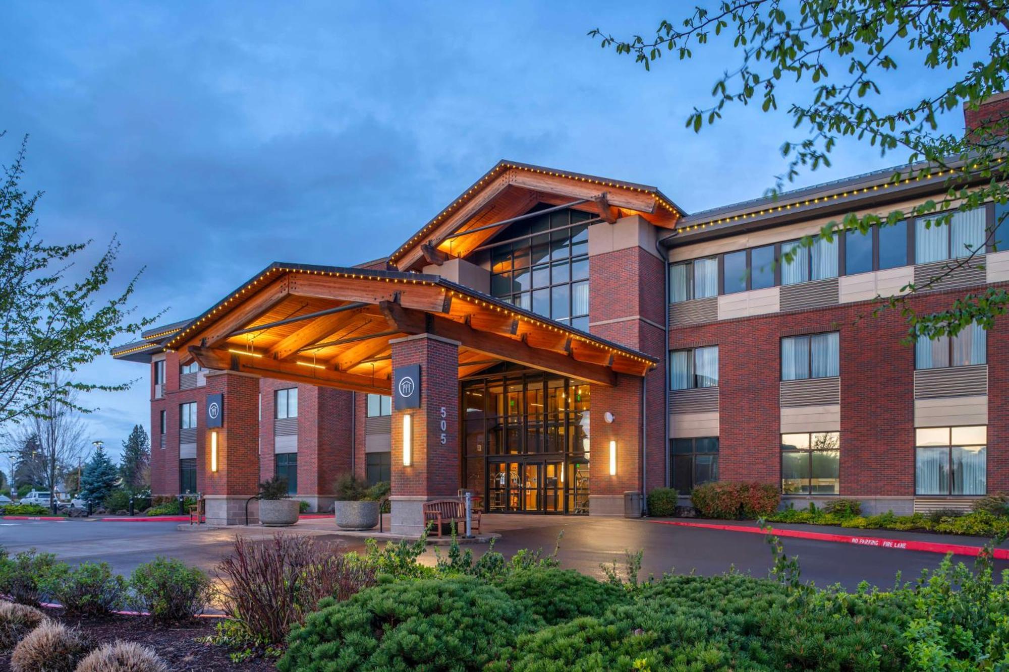 Best Western Premier Boulder Falls Inn Лебанон Екстериор снимка