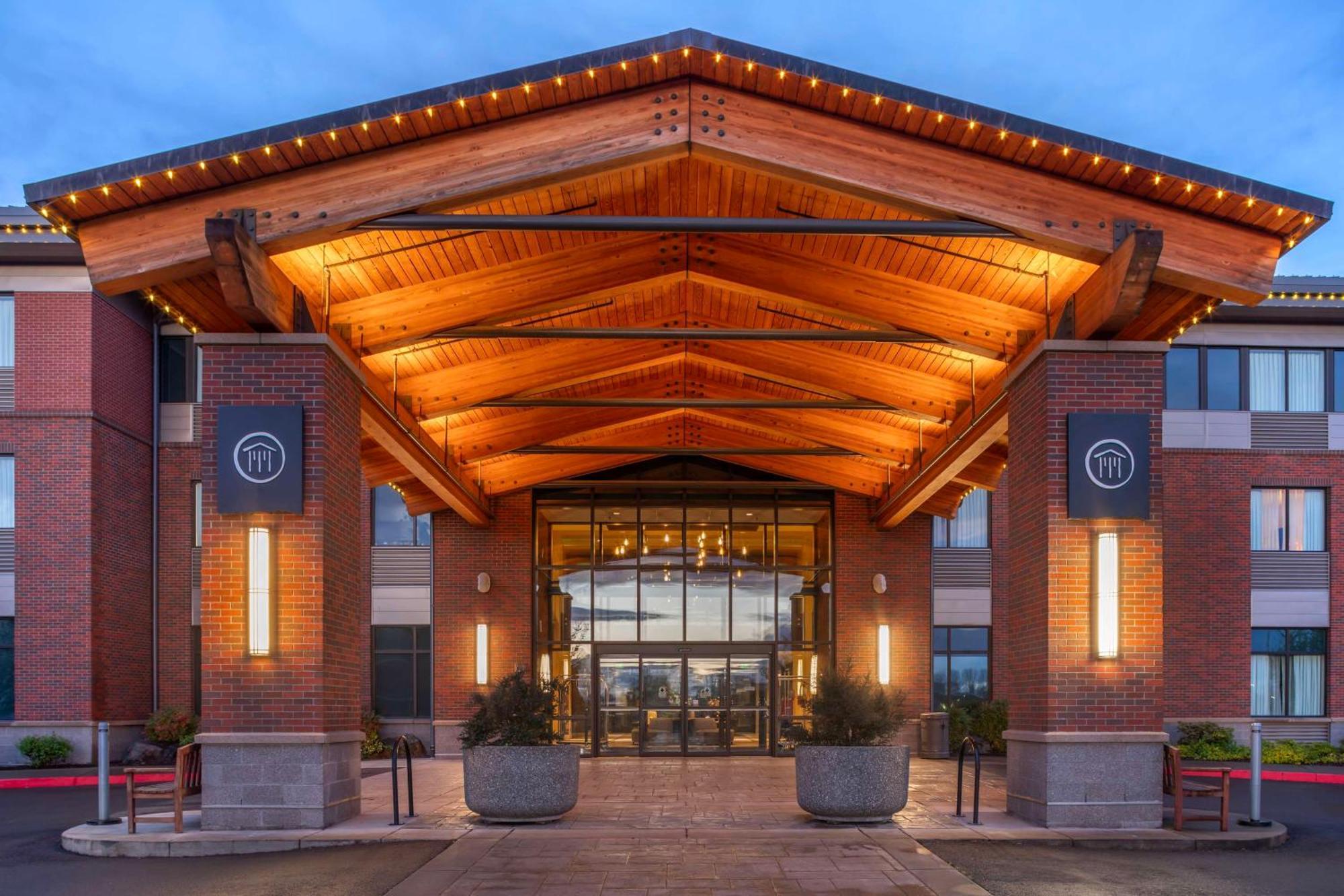 Best Western Premier Boulder Falls Inn Лебанон Екстериор снимка